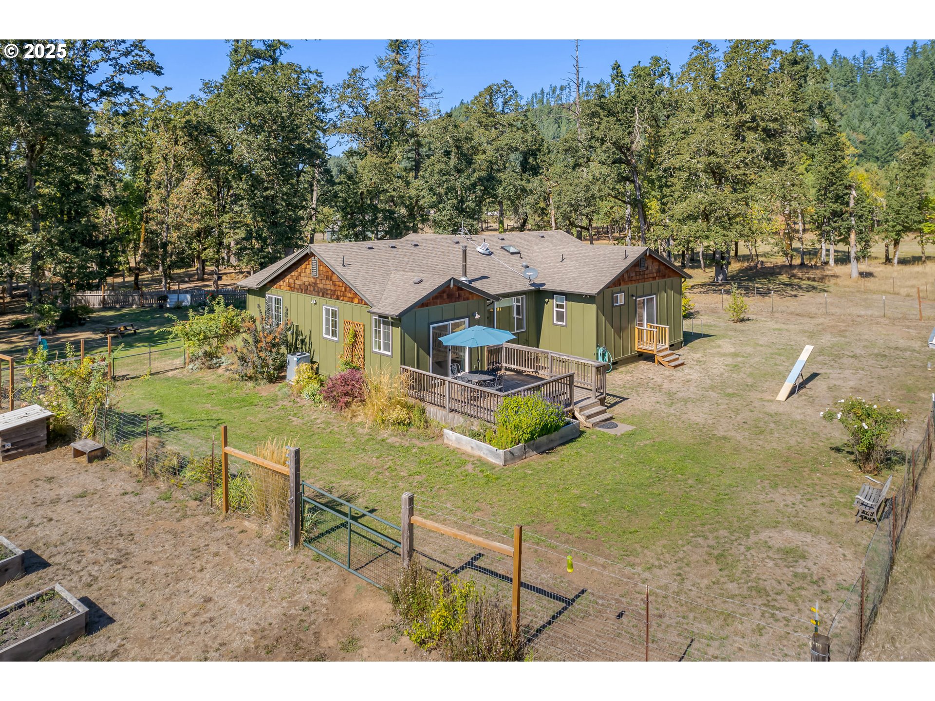 78691 Sears Road Cottage Grove, OR 97424 - Photo 40 of 48 a view of a house with a yard