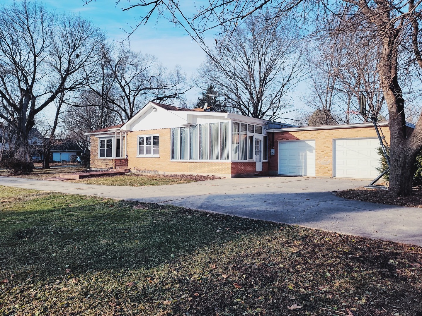 27W130 Bauer Road Naperville, IL 60563 - Photo 2 of 19
