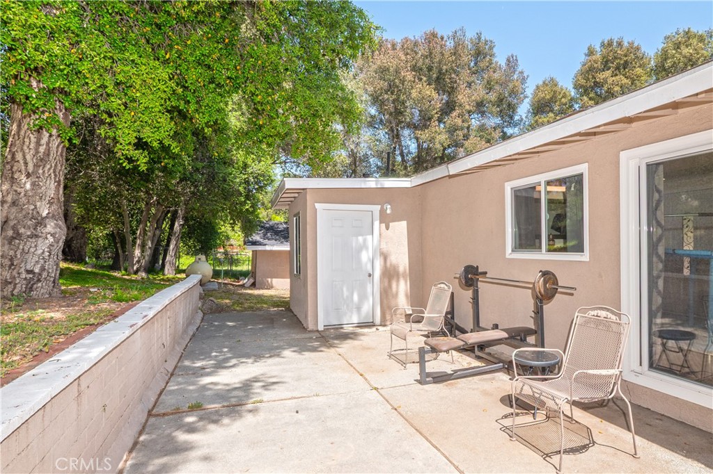 18839 Deer Trail Road Banning, CA 92220 - Photo 37 of 47 a view of a patio with table and chairs and potted plants