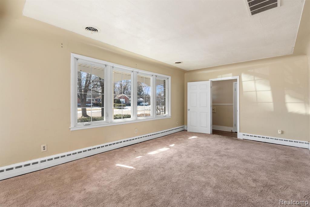 19081 Collinson Avenue Eastpointe, MI 48021 - Photo 8 of 31