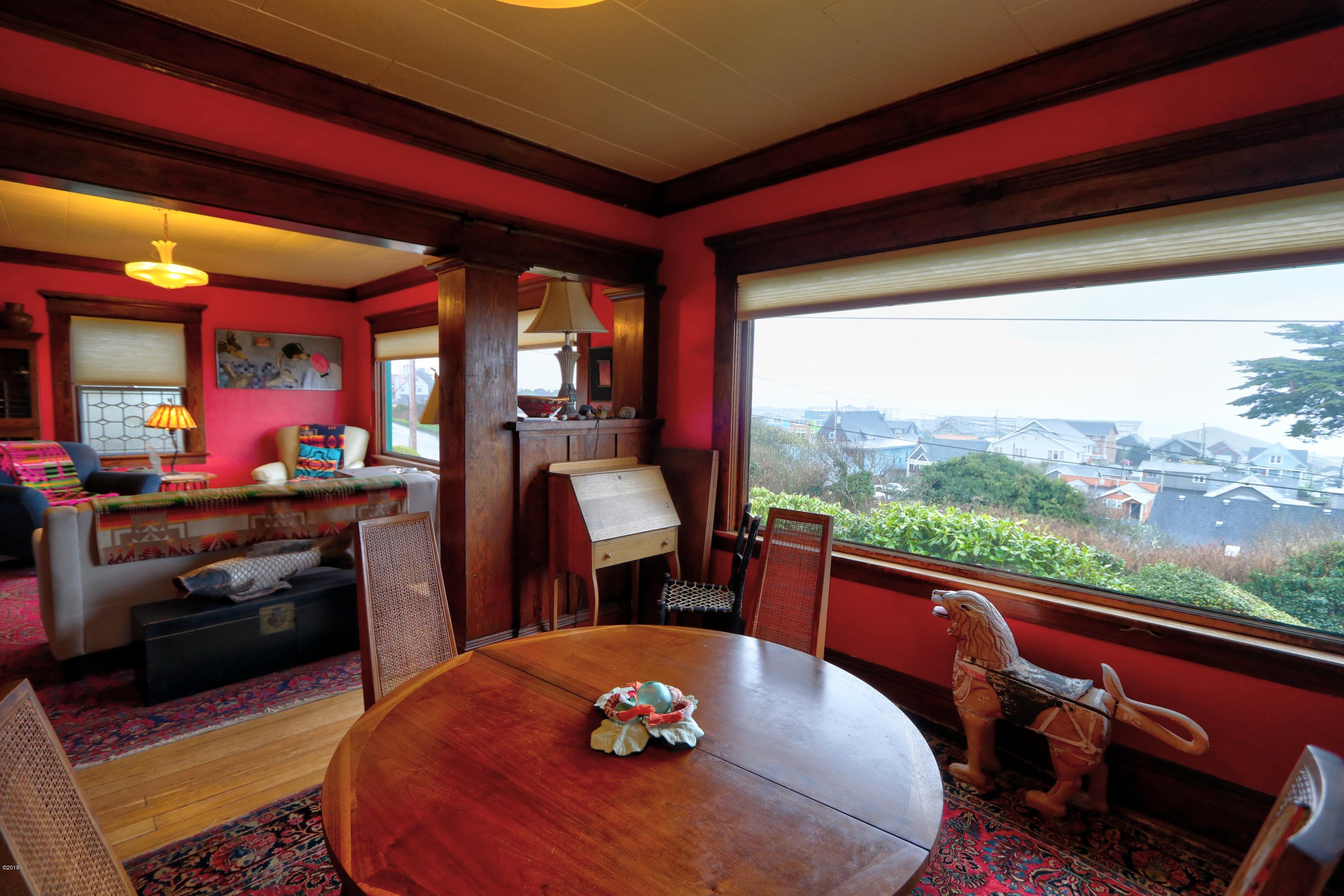 19 Southwest Hurbert Street Newport, OR 97365 - Photo 11 of 51 Dining