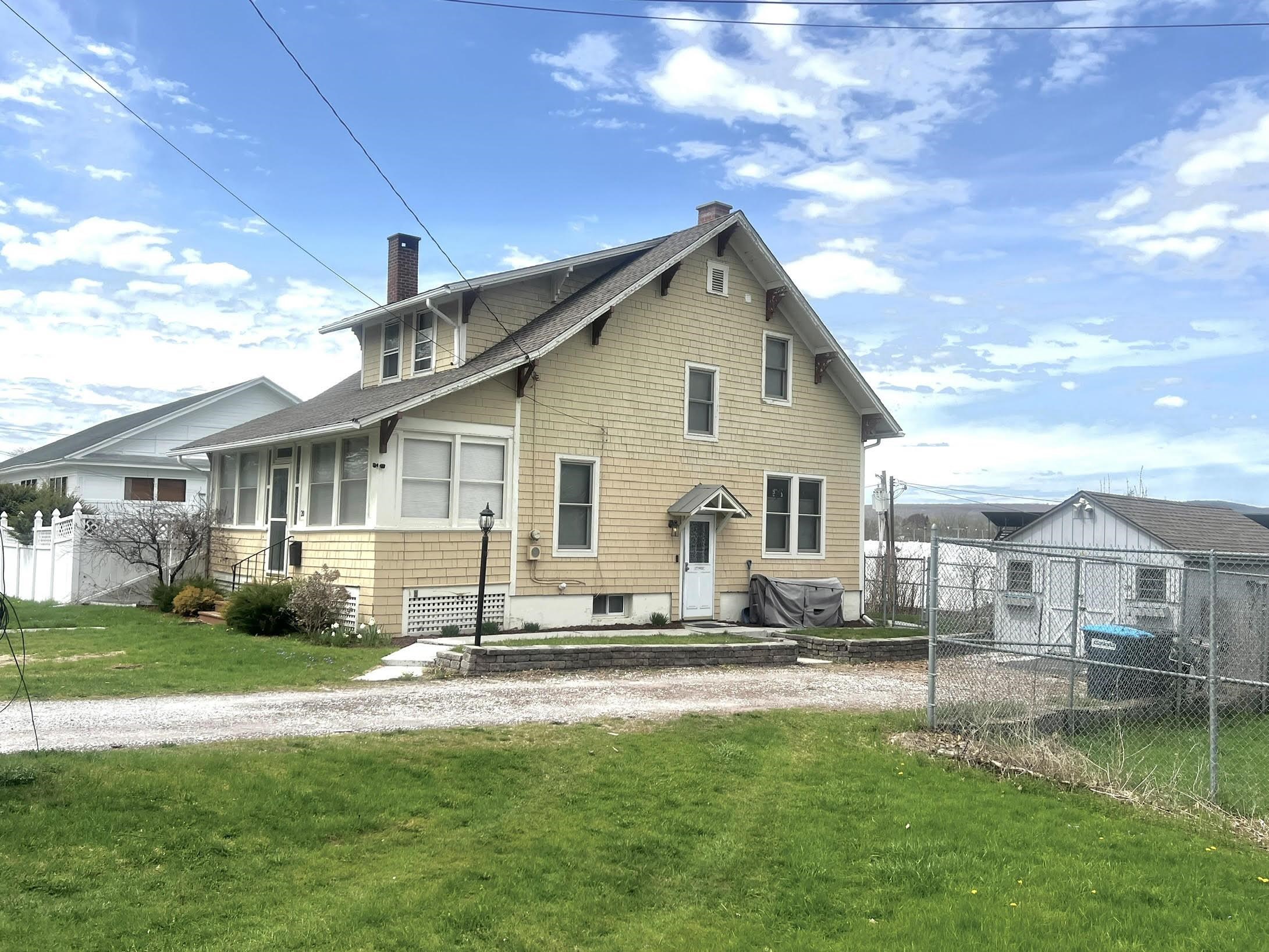 20 Dana Avenue Rutland, VT 05701 - Photo 3 of 32