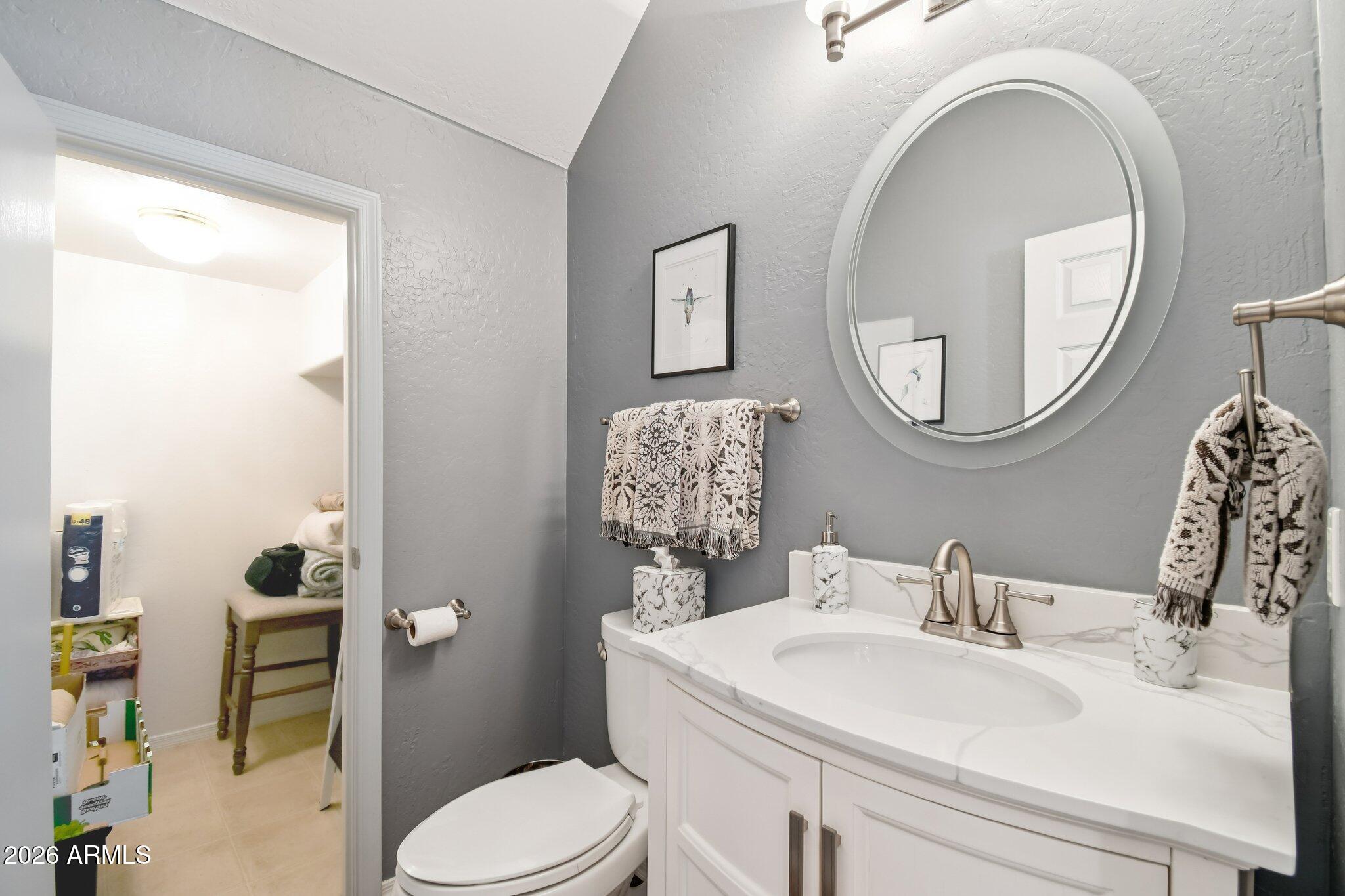 1024 East Frye Road, Unit 1039 Phoenix, AZ 85048 - Photo 16 of 32 a bathroom with a toilet a sink and mirror
