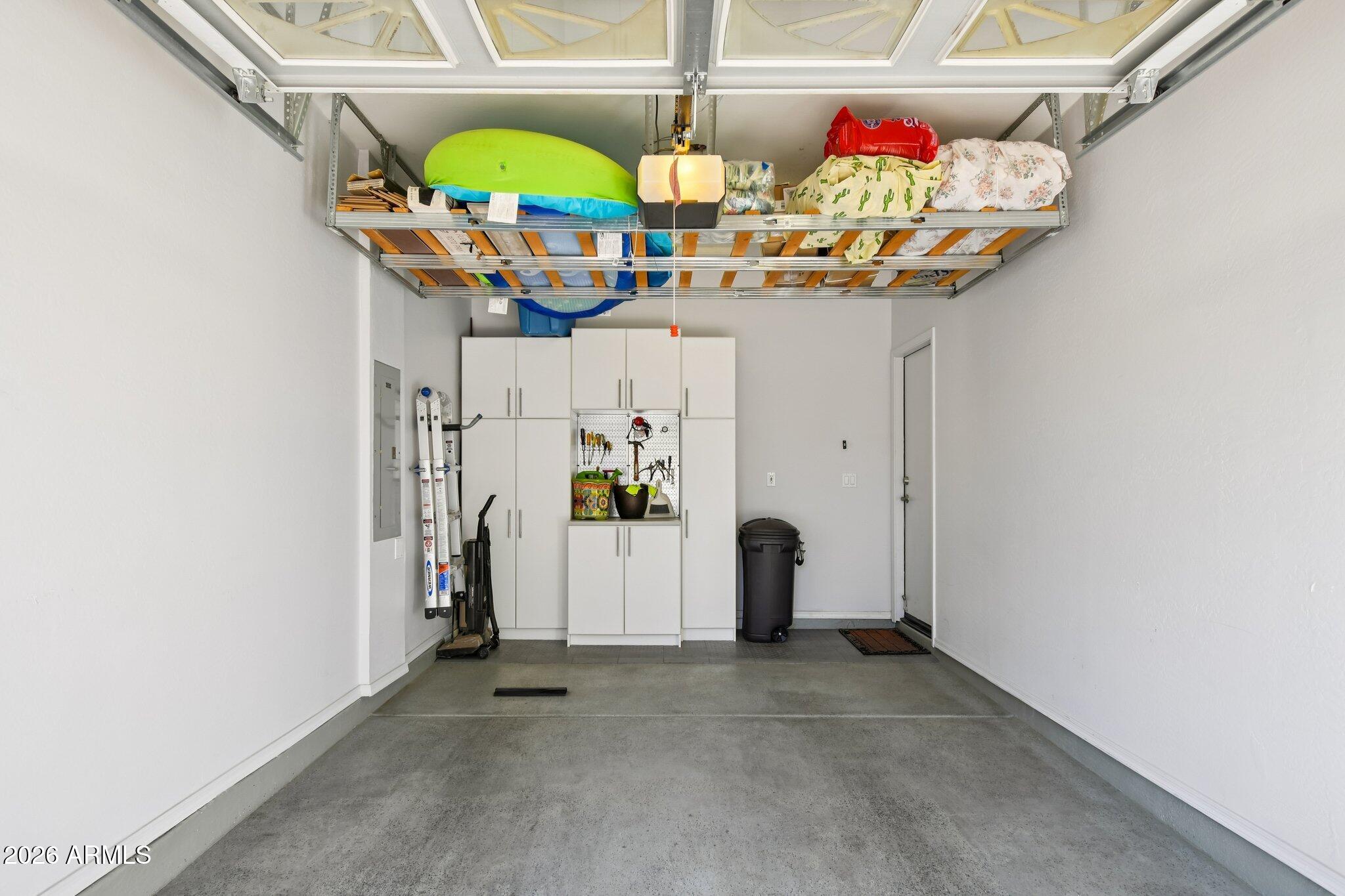 1024 East Frye Road, Unit 1039 Phoenix, AZ 85048 - Photo 23 of 32 a view of entryway with a chandelier