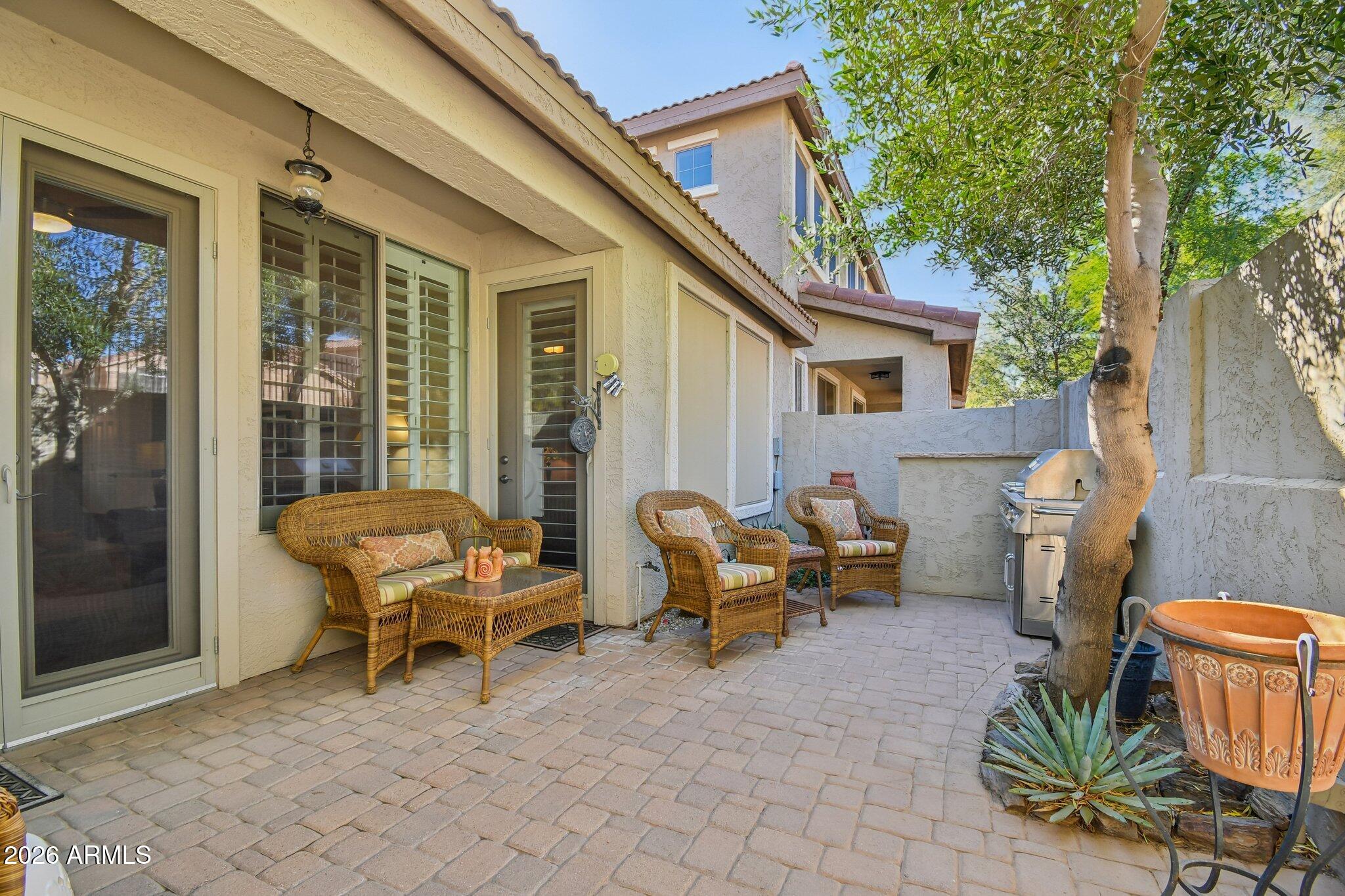 1024 East Frye Road, Unit 1039 Phoenix, AZ 85048 - Photo 25 of 32 a backyard of a house with outdoor seating