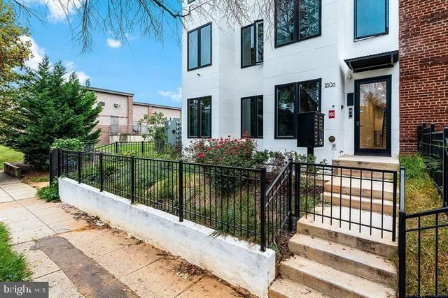 $3,400 | 1806 I Street Northeast, Unit 7, Washington, DC 20002