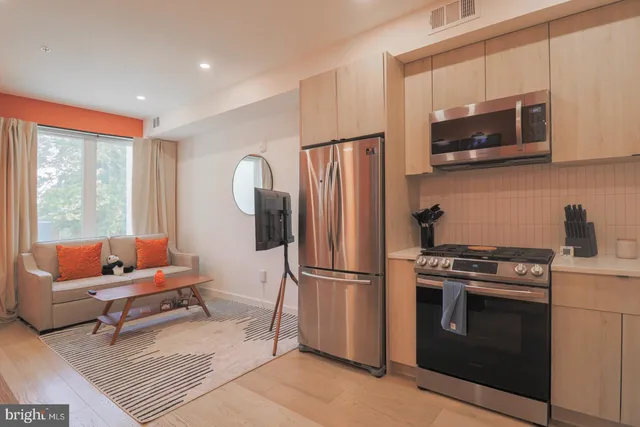 $3,400 | 1806 I Street Northeast, Unit 7, Washington, DC 20002