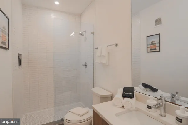 $3,400 | 1806 I Street Northeast, Unit 7, Washington, DC 20002