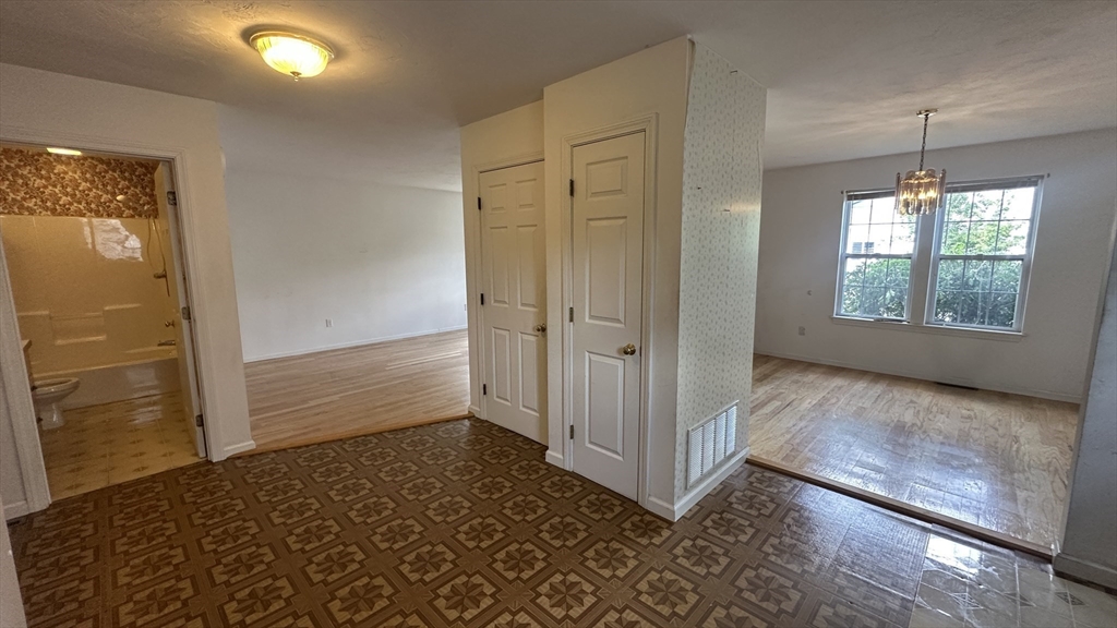 7 Tanners Path Marlborough, MA 01752 - Photo 3 of 34