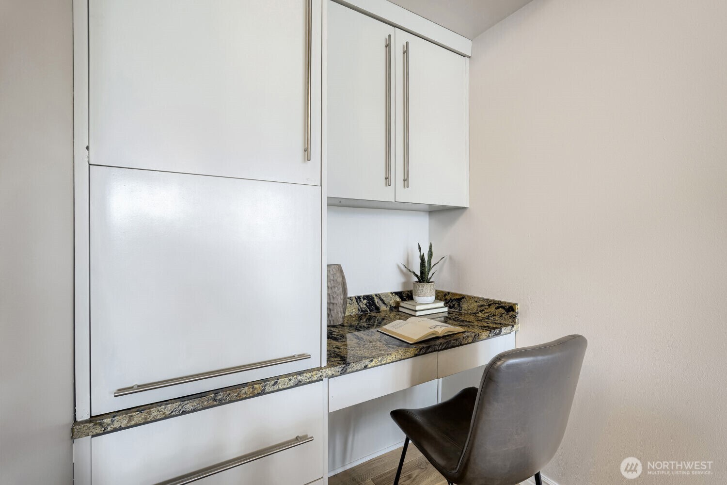76 Cedar Street, Unit 1109 Seattle, WA 98121 - Photo 11 of 28 a room with a table and chairs
