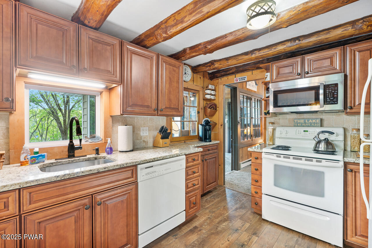 88 Paupack Point Road Hawley, PA 18428 - Photo 13 of 55 Kitchen