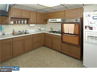 12011 Medford Road Philadelphia, PA 19154 - Photo 4 of 11 Kitchen