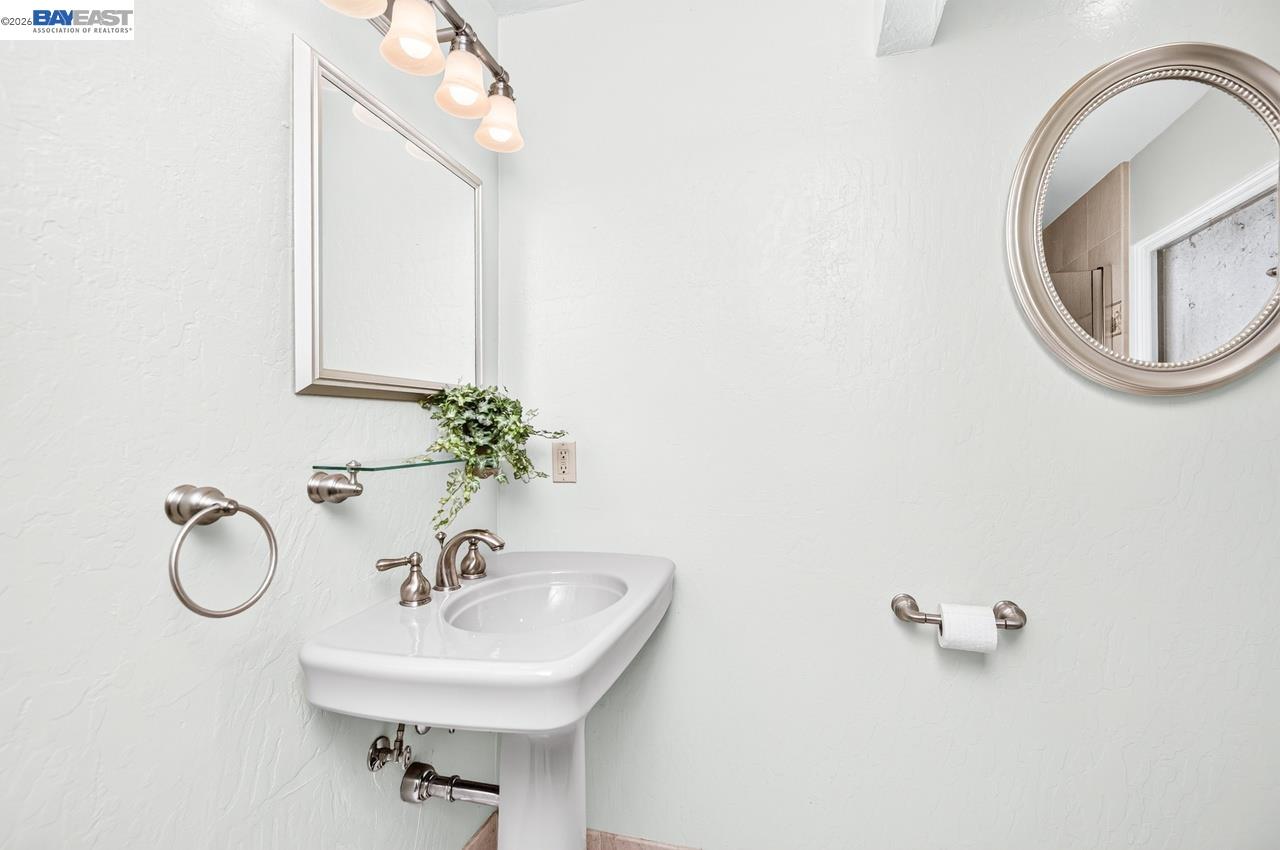 35575 Palomares Road Castro Valley, CA 94552 - Photo 12 of 85 Gallery Image 12