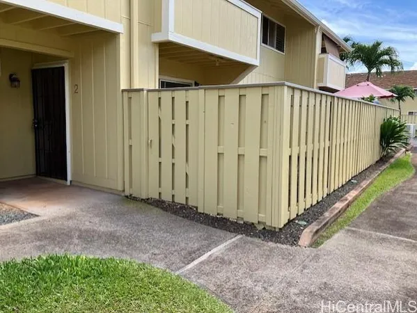 $2,300 | 94-1039 Kaukahi Place, Unit F2, Waipahu, HI 96797