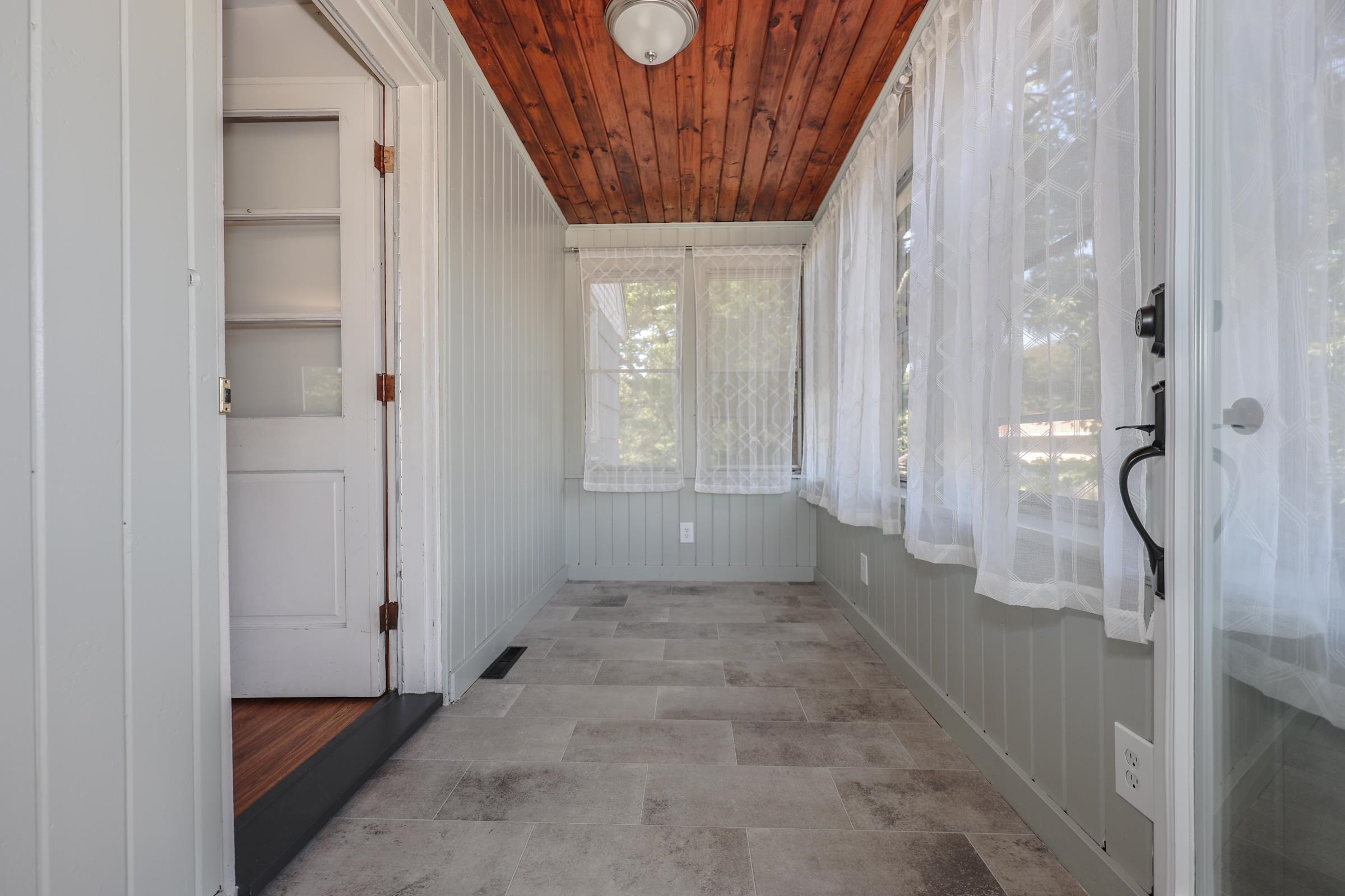 283-285 South Mammoth Road Manchester, NH 03109 - Photo 33 of 38 Gallery Image 33