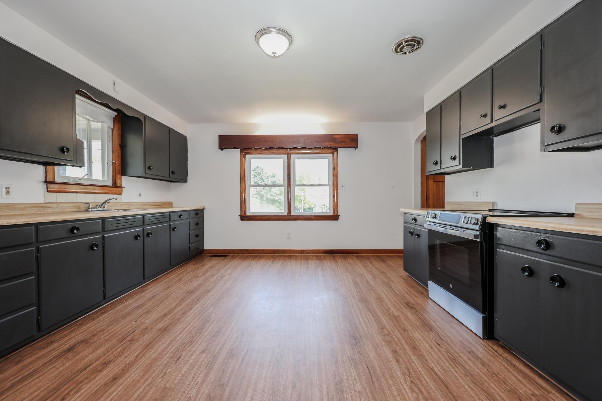 283-285 South Mammoth Road Manchester, NH 03109 - Photo 34 of 38 Gallery Image 34