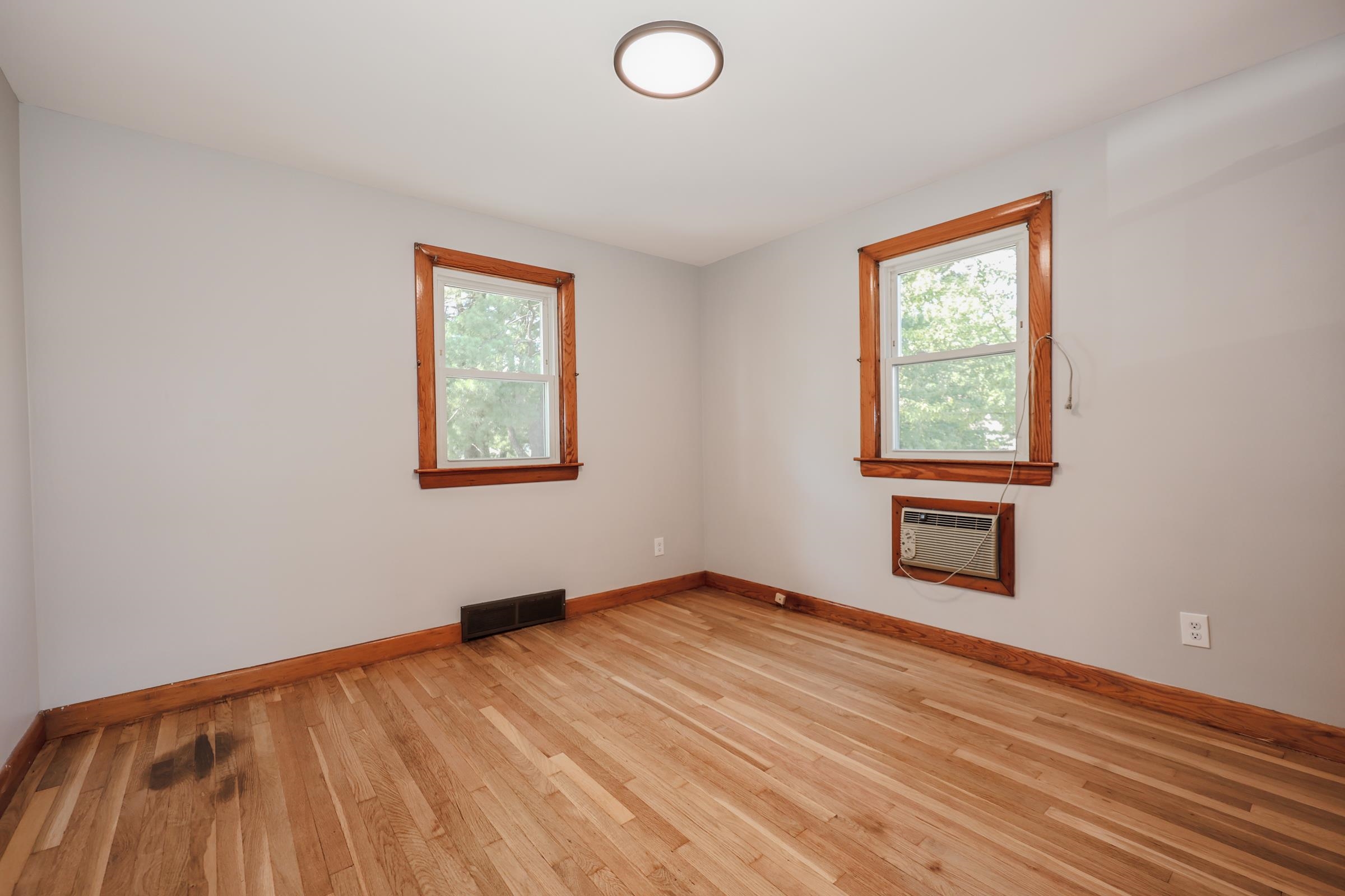 283-285 South Mammoth Road Manchester, NH 03109 - Photo 10 of 38 Gallery Image 10