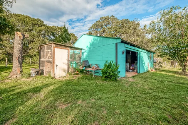 a view of a back yard of the house