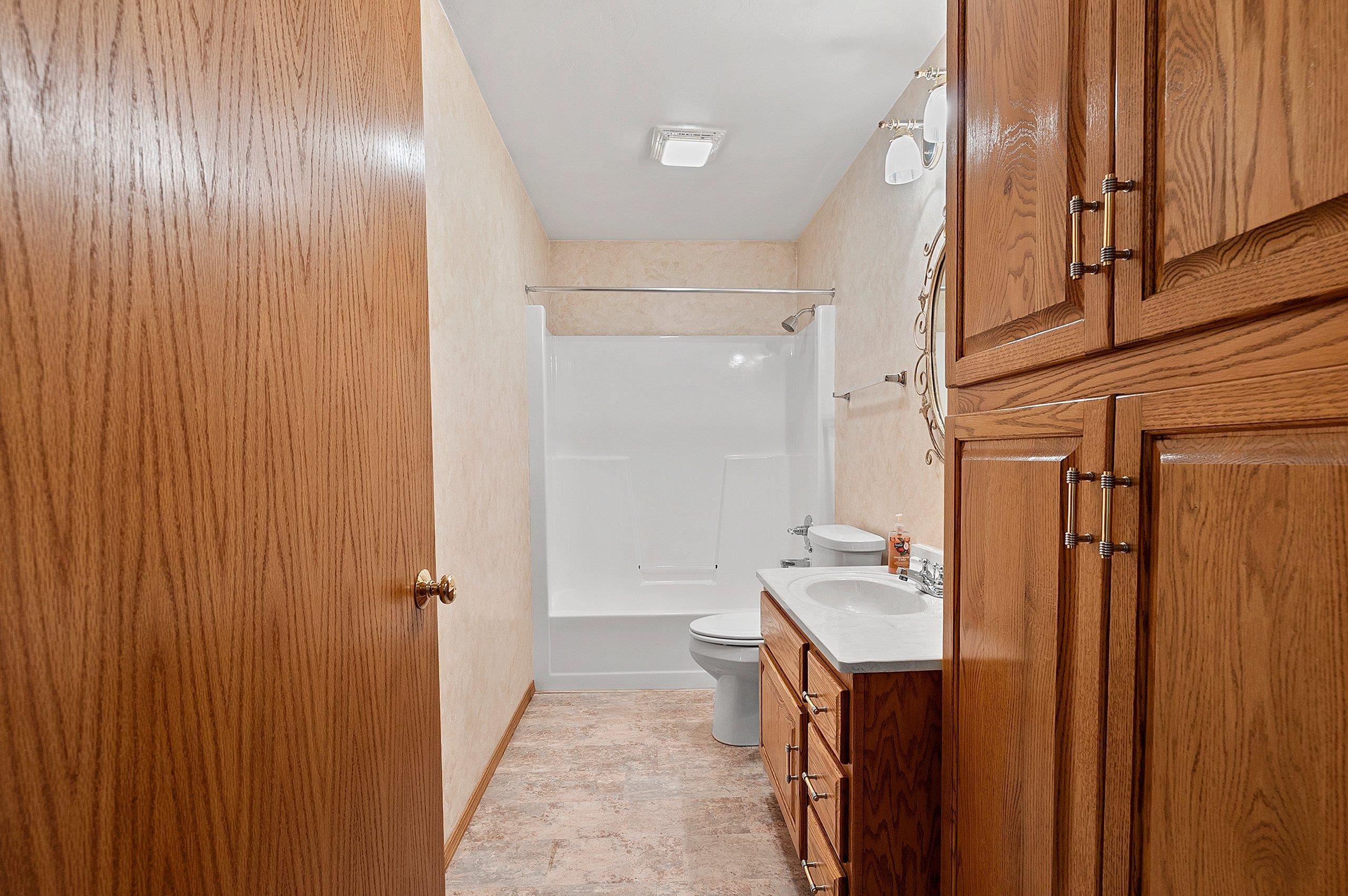 429 Jackson Street Oconto, WI 54153 - Photo 19 of 48