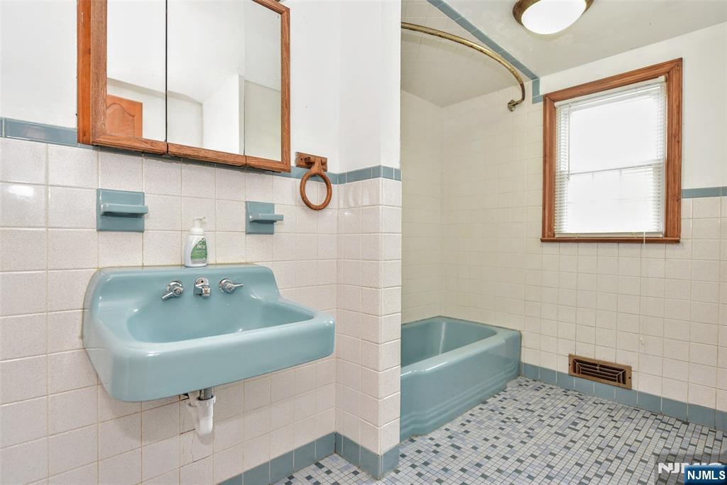 419 Main Avenue Wood-Ridge, NJ 07075 - Photo 23 of 32 Gallery Image 23