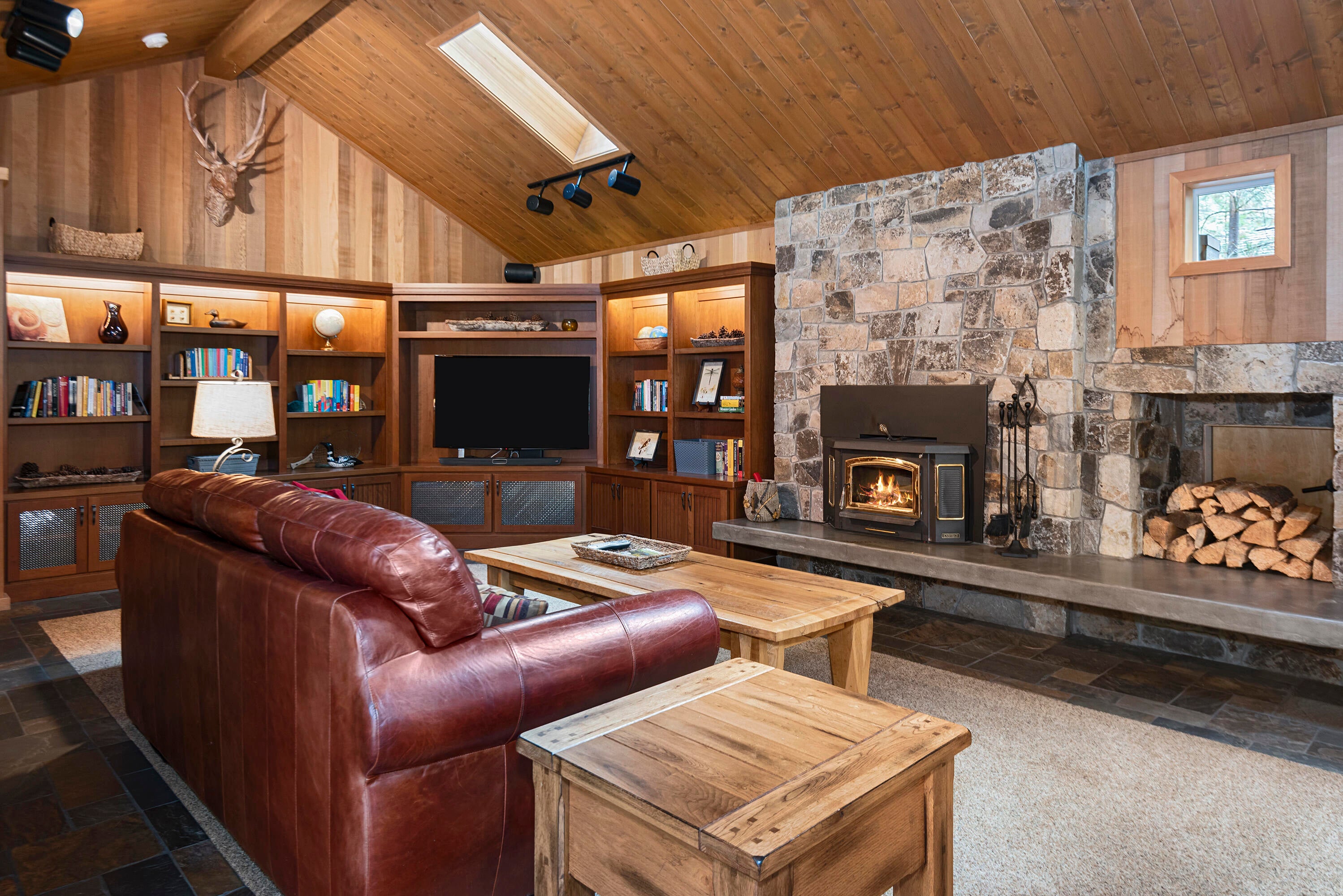 13379 Red Clover, Unit GH299 Black Butte Ranch, OR 97759 - Photo 4 of 46 Wood Fireplace