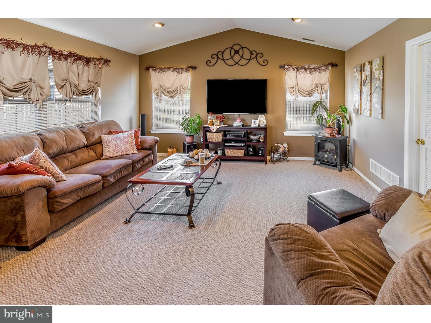 63 Springcress Drive Delran, NJ 08075 - Photo 4 of 25