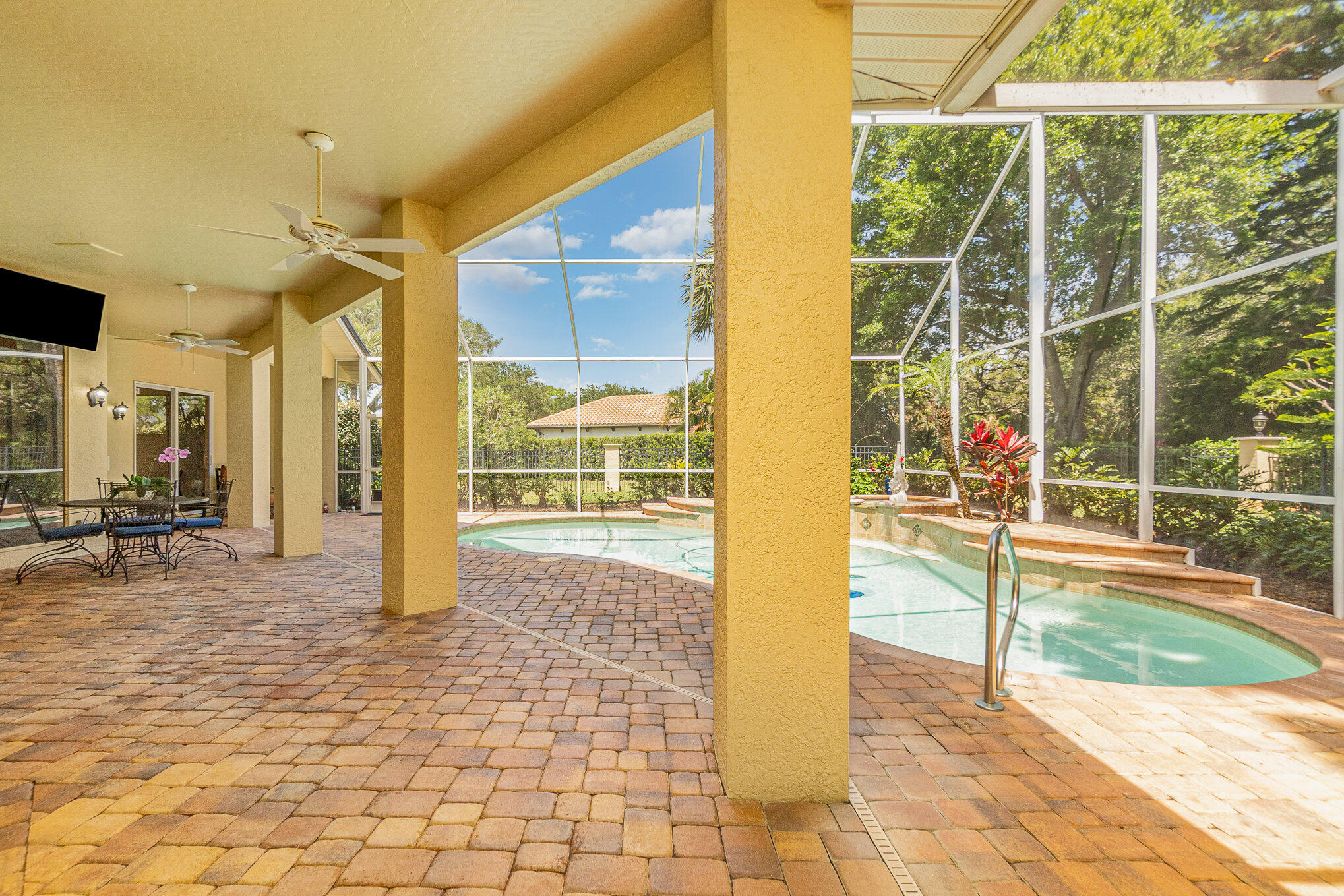 789 Oak Park Drive Melbourne, FL 32940 - Photo 30 of 44 a spacious bathroom with a tub and shower