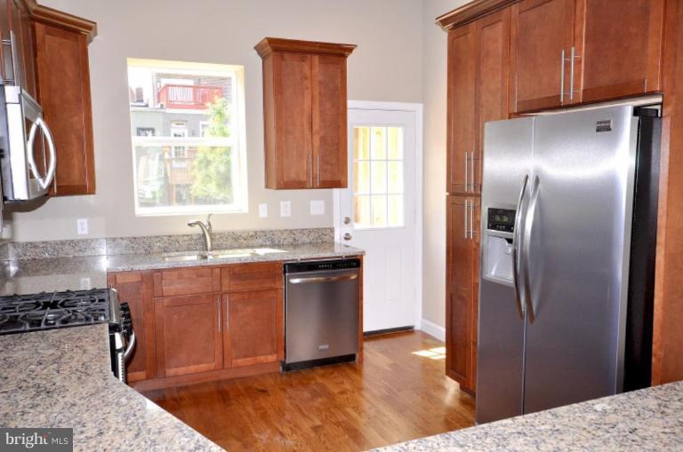 21 T Street Northeast Washington, DC 20002 - Photo 20 of 29 Kitchen/Family Room