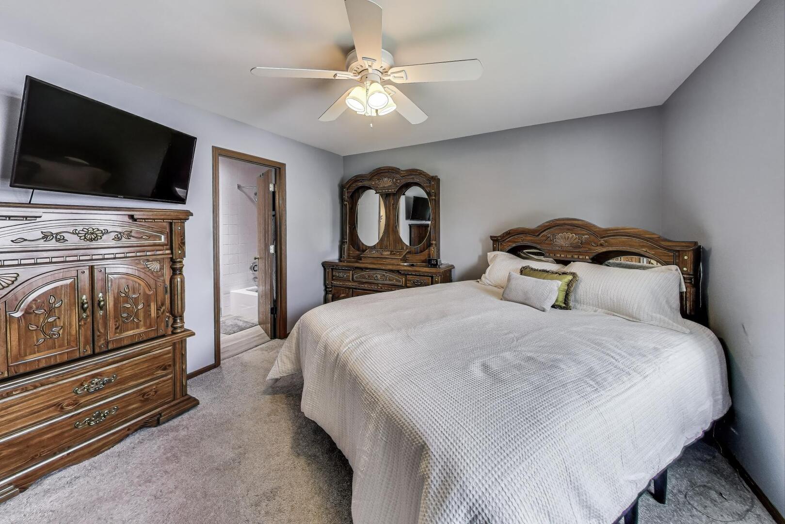 659 Meadows Boulevard Addison, IL 60101 - Photo 14 of 33 Gallery Image 14