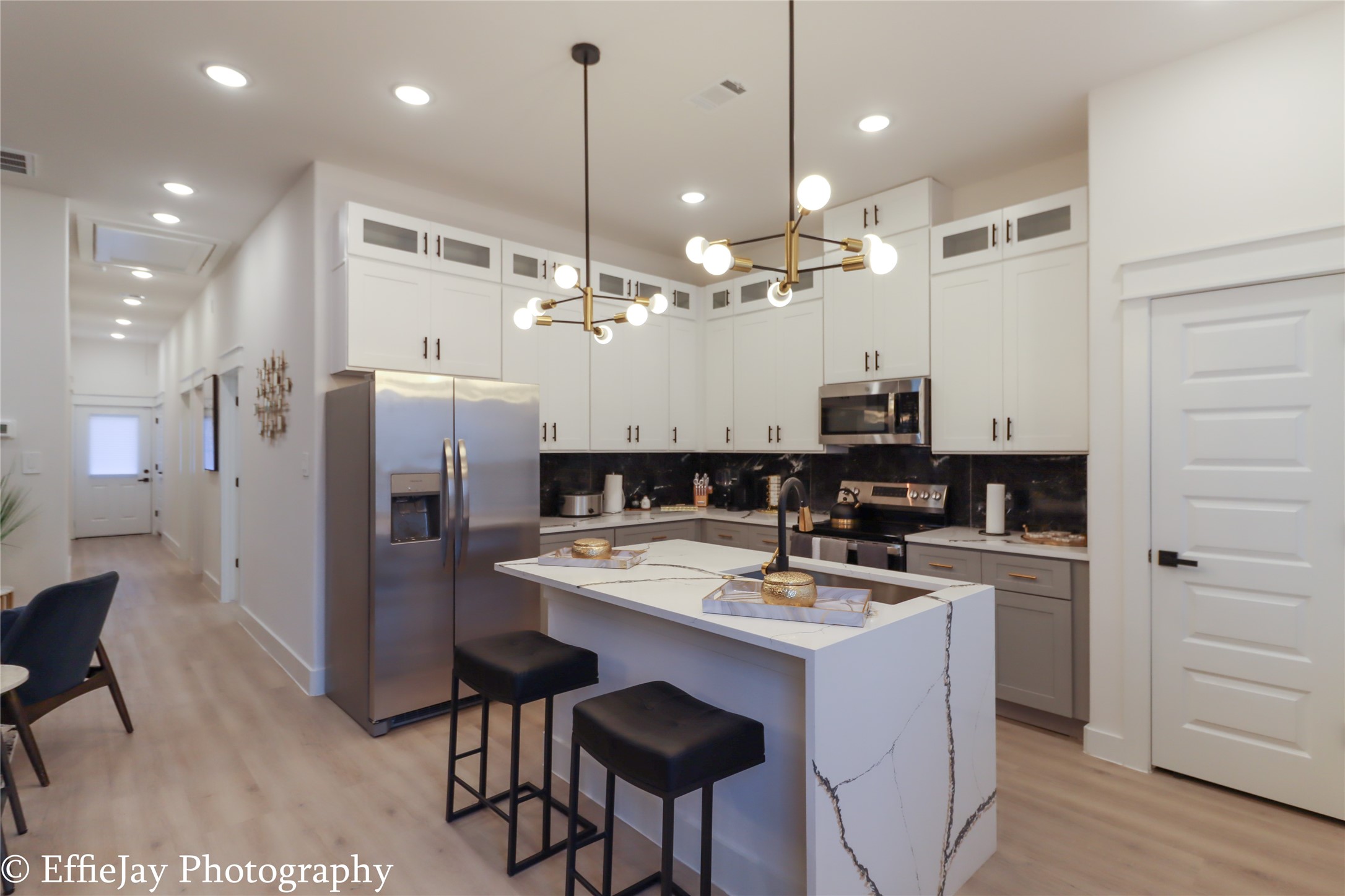 4834 Higgins Street, Unit B Houston, TX 77033 - Photo 4 of 19