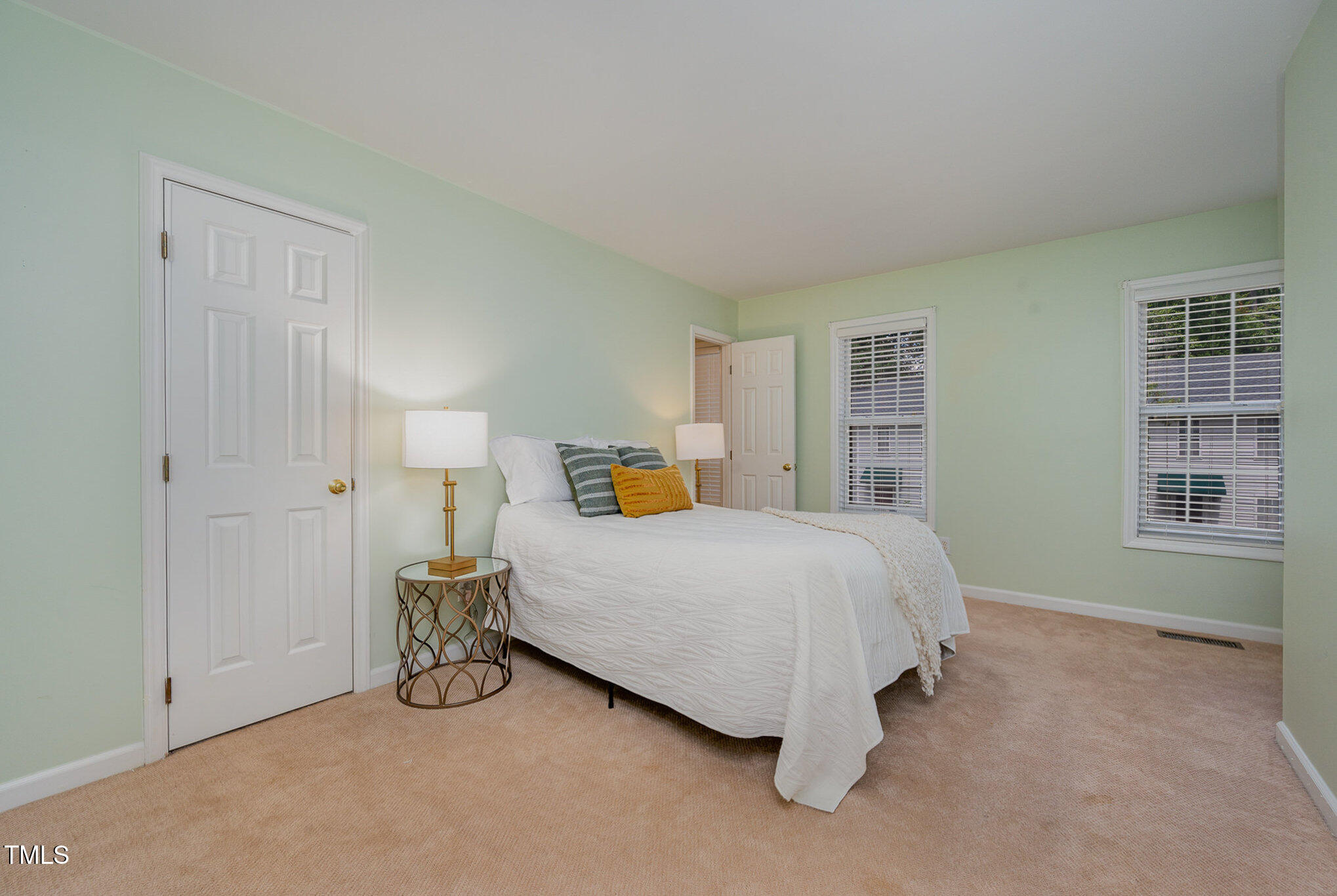 8 Mandy Court Durham, NC 27707 - Photo 5 of 17 011_dsc_8906-edit_215