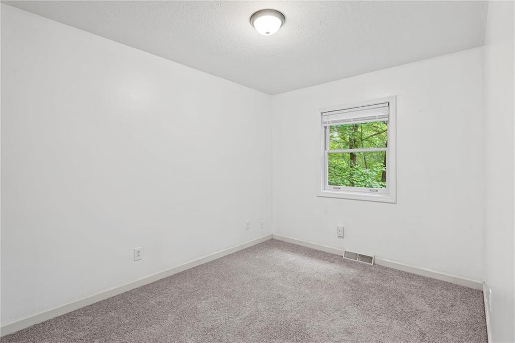 547 Mercer Road Butler, PA 16001 - Photo 12 of 32 Gallery Image 12