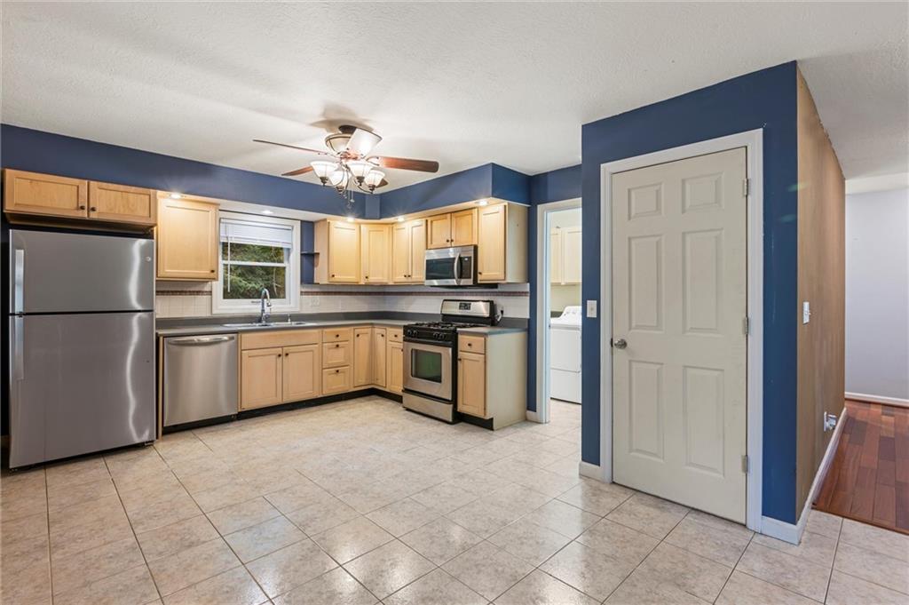547 Mercer Road Butler, PA 16001 - Photo 4 of 32 Gallery Image 4