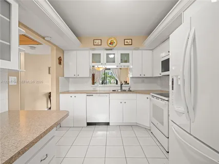 $179,999 | 901 Colony Point Circle, Unit 112, Pembroke Pines, FL 33026