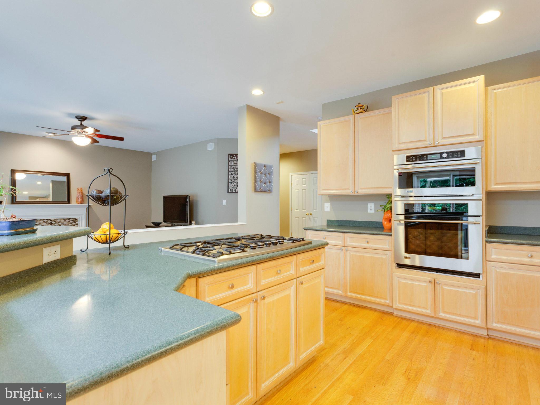 2000 Beacon Place Reston, VA 20191 - Photo 12 of 30 Kitchen