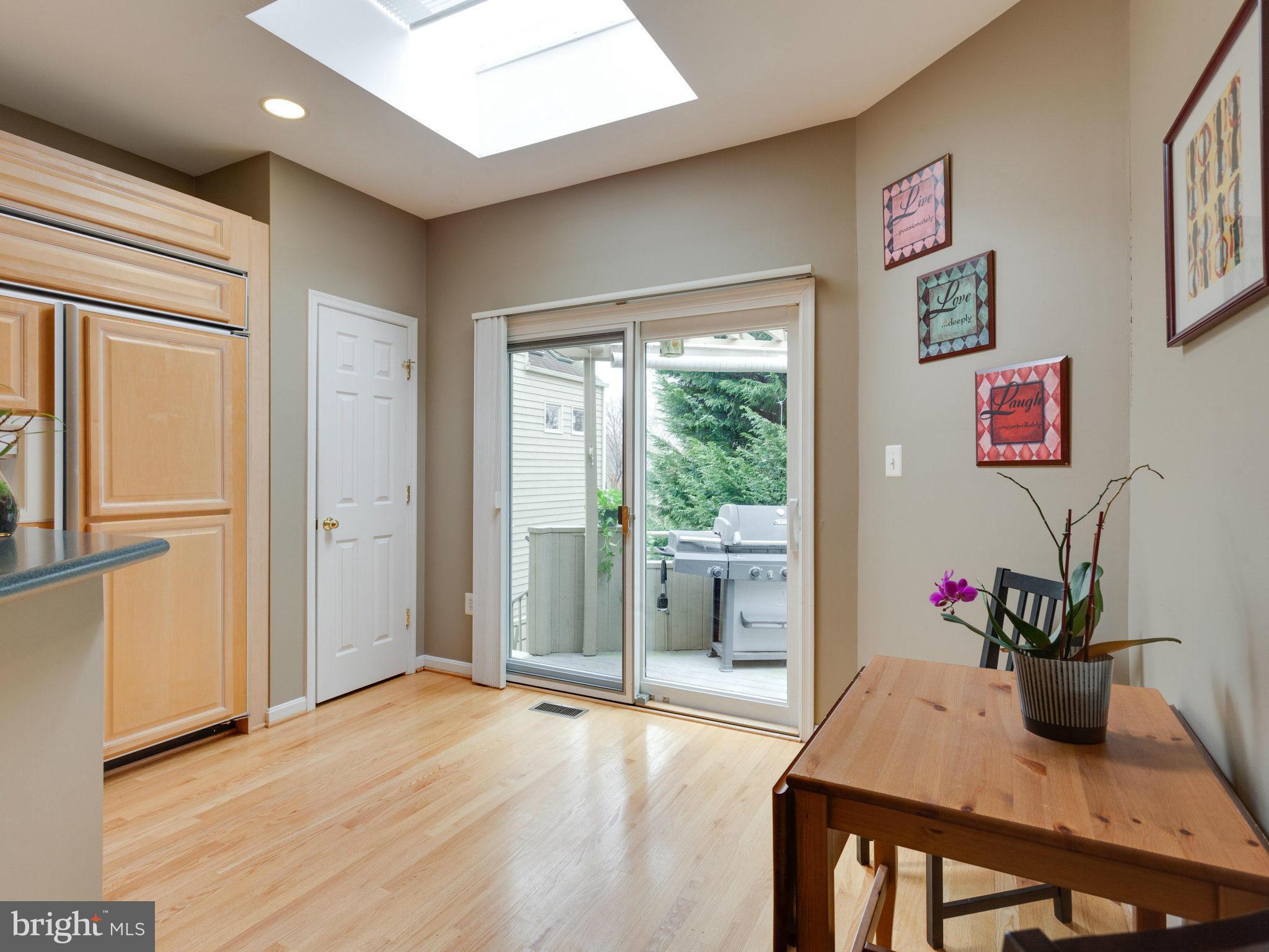 2000 Beacon Place Reston, VA 20191 - Photo 13 of 30 Eat in kitchen