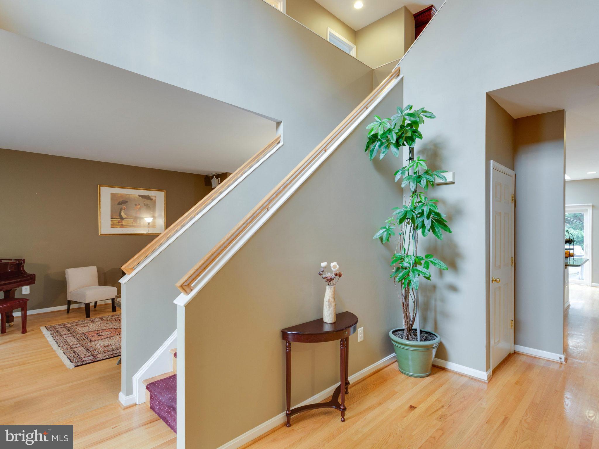 2000 Beacon Place Reston, VA 20191 - Photo 3 of 30 2-level foyer