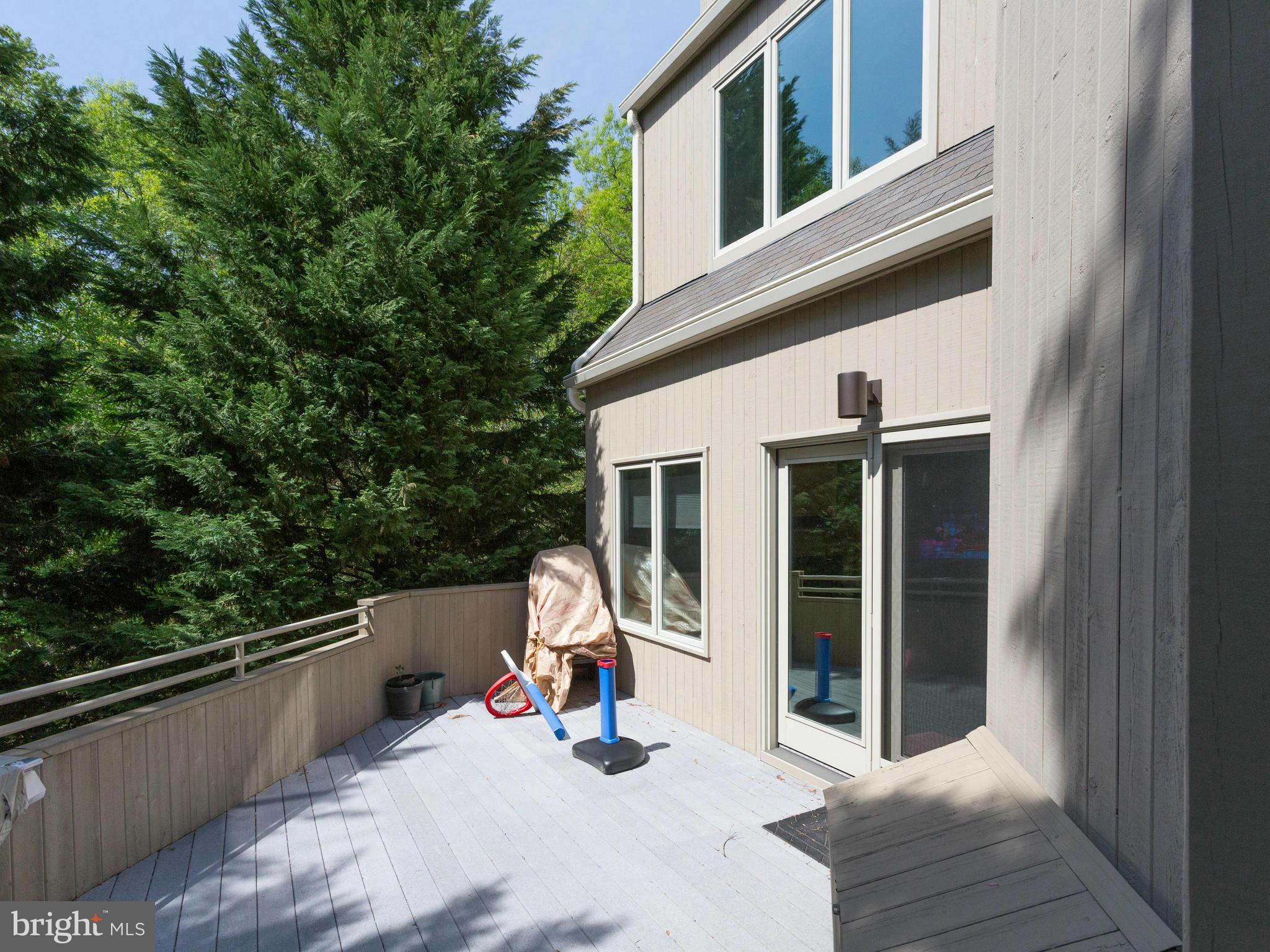 2000 Beacon Place Reston, VA 20191 - Photo 24 of 30 Deck off of kitchen