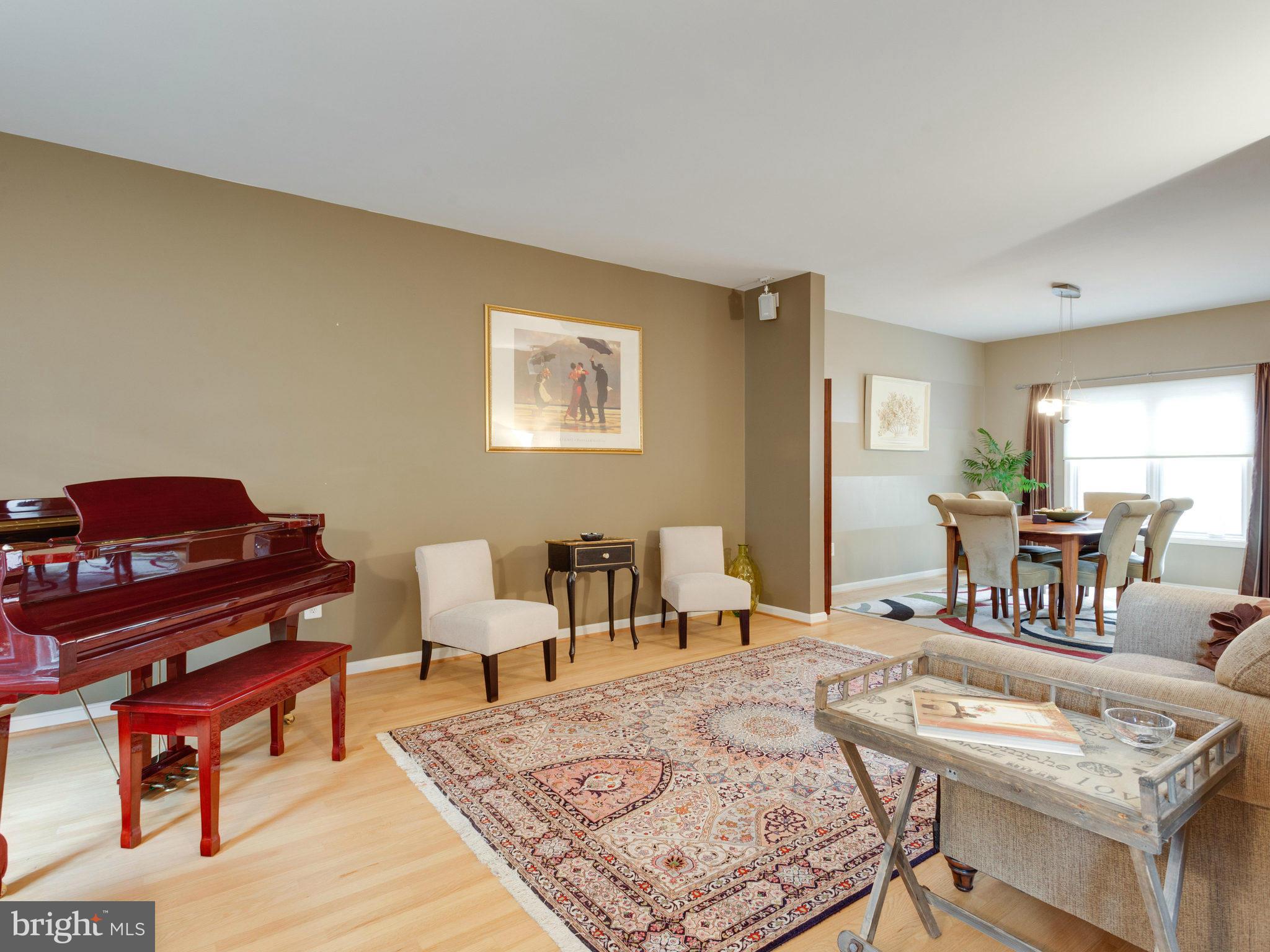 2000 Beacon Place Reston, VA 20191 - Photo 4 of 30 Living Room