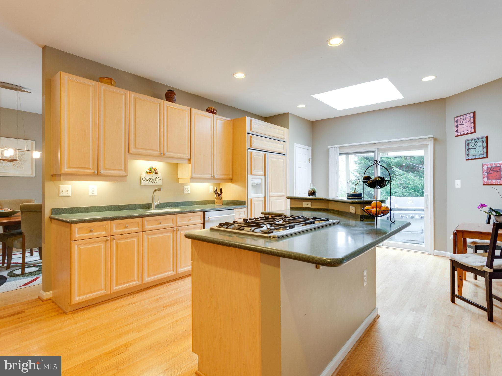 2000 Beacon Place Reston, VA 20191 - Photo 10 of 30 Kitchen