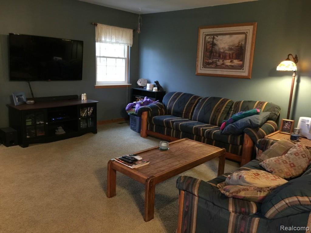 7305 Crofoot Road Fowlerville, MI 48836 - Photo 12 of 36 Spacious living room