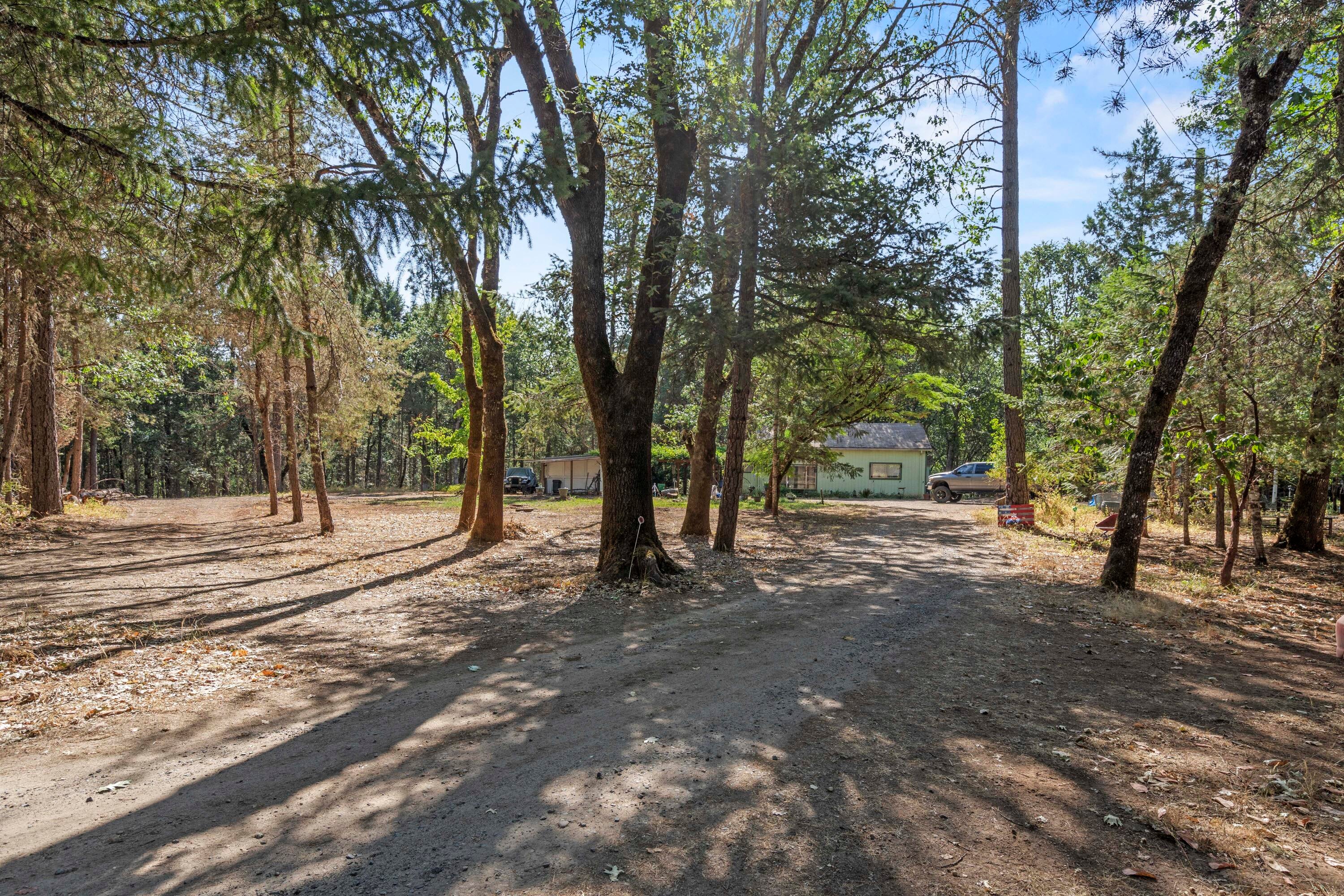 2681 Russell Road Grants Pass, OR 97526 - Photo 39 of 46 Driveway 1