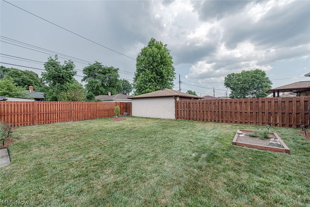 7339 Oakwood Road Parma, OH 44130 - Photo 26 of 28