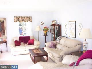 307 East Millstream Road Cream Ridge, NJ 08514 - Photo 4 of 6