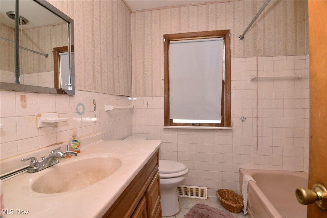 1040 Woodview Road Cleveland Heights, OH 44121 - Photo 9 of 19