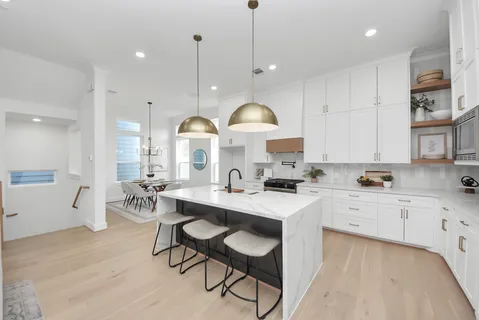 $570,000 | 925 Fisher Street, Unit E, Houston, TX 77018