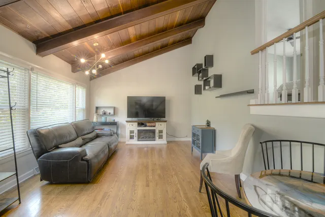 $510,000 | 305 Maple Street, Glen Ellyn, IL 60137