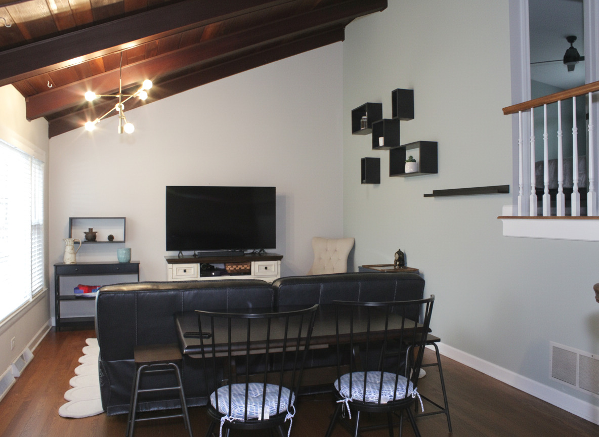 305 Maple Street Glen Ellyn, IL 60137 - Photo 3 of 28 a work room with furniture and a flat screen tv