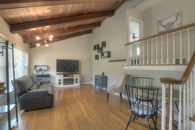 $510,000 | 305 Maple Street, Glen Ellyn, IL 60137