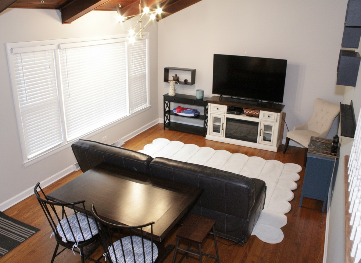 305 Maple Street Glen Ellyn, IL 60137 - Photo 5 of 28 a living room with furniture and a flat screen tv
